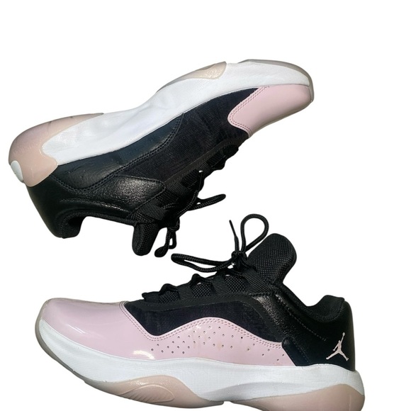 Women’s Air Jordan 11 CMFT Low Black and Lavender Sneakers Size 9 - Picture 2 of 11